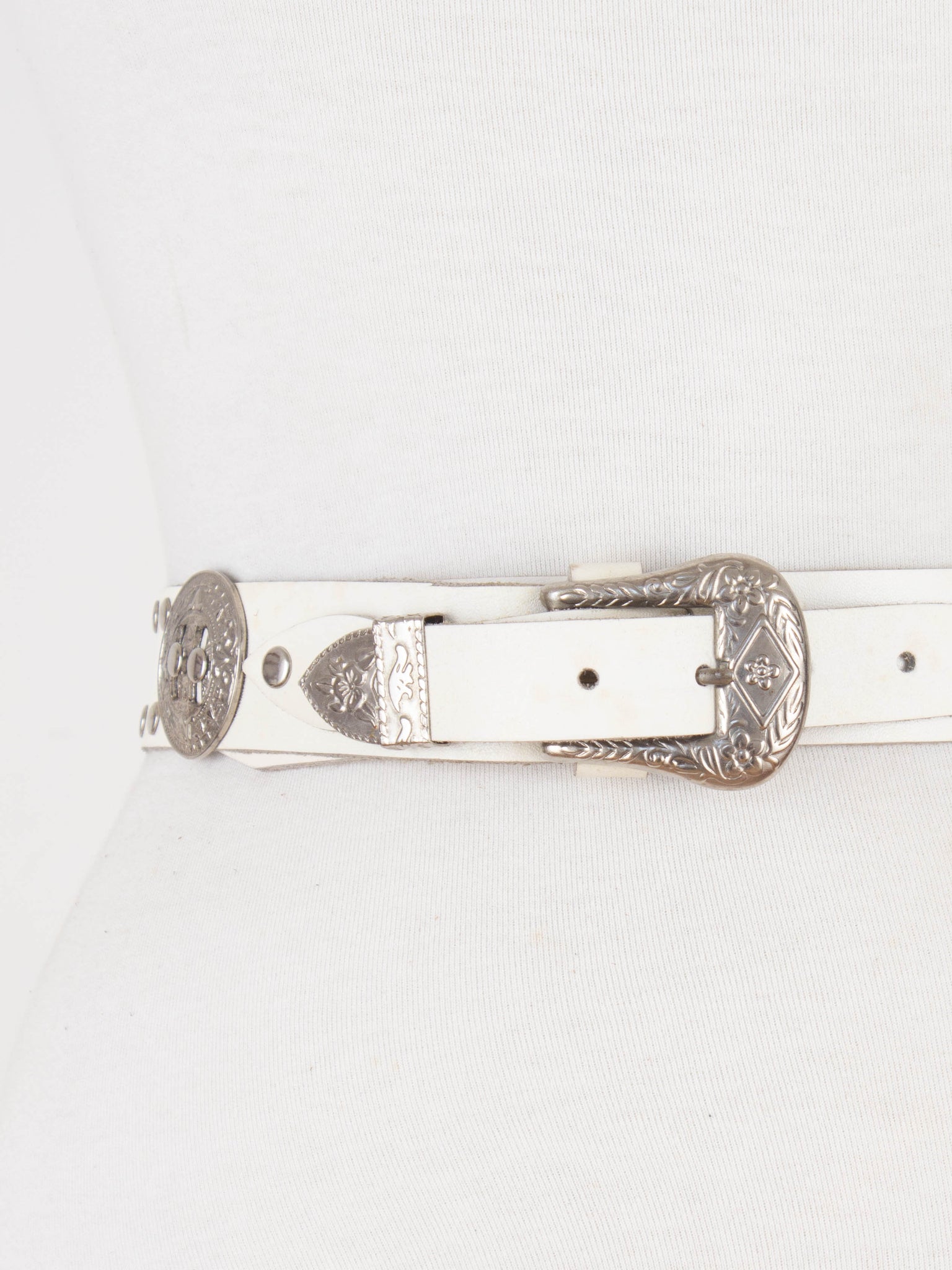 White Leather Western Belt with Silver Buckle & Concho Hardware | Size XS-S 25"-29"